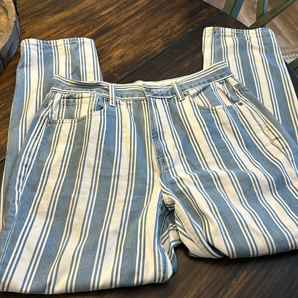 American Eagle Outfitters Pants - Super cute striped American Eagle mom jean!